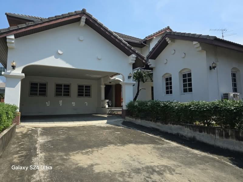 House for rent with common swimming pool in Pridibanomyong, with 4 bedrooms, Bangkok, สุขุมวิท71, Phra Kanong Nua, Watthana, Bangkok, 4 Bedrooms, 265 sqm, Single Detached House For Rent, by ปรีชา จิตต์สมนึก, 11001681 - DDproperty.com
