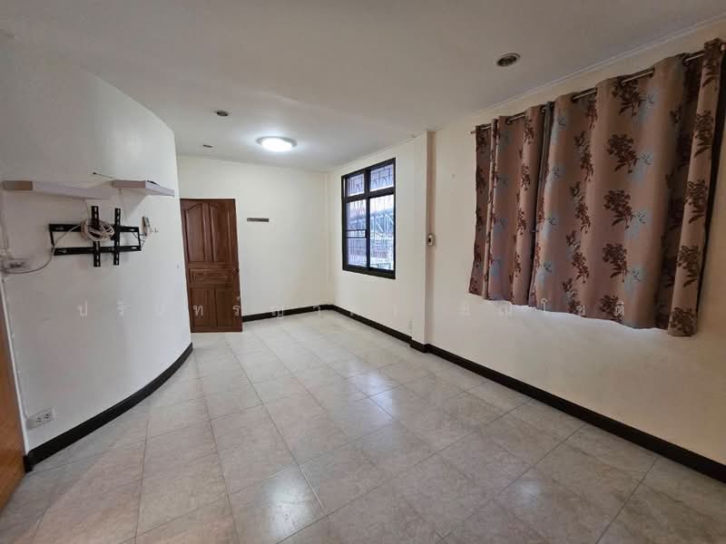 Single house near BTS Bearing, Samut Prakan, Samrong Nua, Muang Samut Prakarn, Samut Prakan, 4 Bedrooms, 480 sqm, Single Detached House For Rent, by ปรินทร์ญาดา ชิณโชติ, 11006970 - DDproperty.com