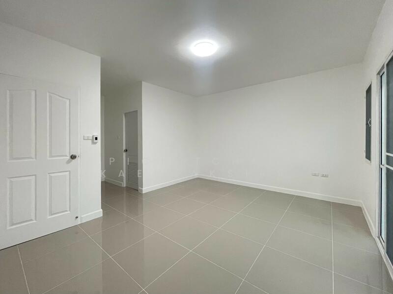 8/52 Bhundhari Village, Khlong Song Subdistrict, Khlong Luang District, Pathum Thani, Pathum Thani, Khlong Song, Khlong Luang, Pathum Thani, 3 Bedrooms, 204 sqm, Single Detached House For Sale, by Pichitchai Kaensaksiri, 11010488 - DDproperty.com