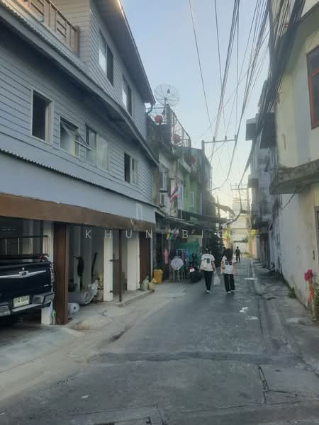 ขายตึก2ชั้น+ดาดฟ้าห้องมุม15 ตรว. ถนนสามเสน ซ.19 ใกล้ตลาดศรีย่าน สน.สามเสน และโรงพยาบาลวชิระค้าขายได้, Bangkok, 5/12 สามเสน, Tanon Nakorn Chaisri, Dusit, Bangkok, , 240 sqm, Shophouse For Sale, by Khun Big, 11021649 - DDproperty.com