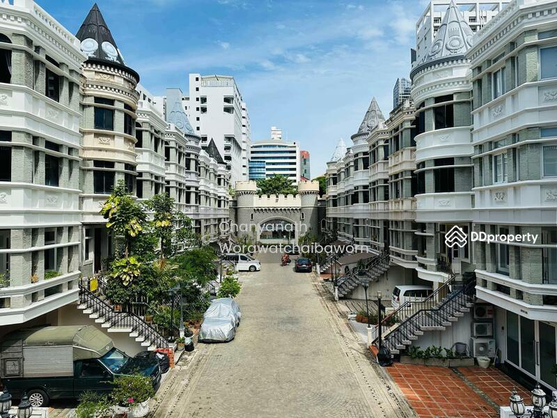Moo Baan Chicha Castle, Bangkok, Sukhumvit 31, Khlongtoei Nua, Watthana, Bangkok, 4 Bedrooms, 400 sqm, Townhouse For Rent, by Chanyanath Worawatchaibaworn, 11027486 - DDproperty.com