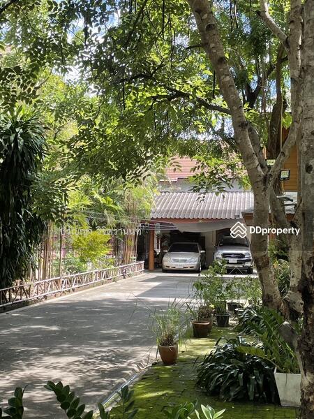 ถนนทางเข้าบ้าน