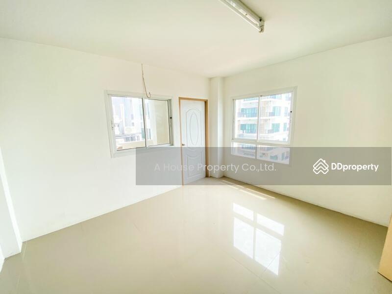 For Sale - 5-story commercial building for sale, next to the sea, Won Beach, Bang Saen, Chon Buri