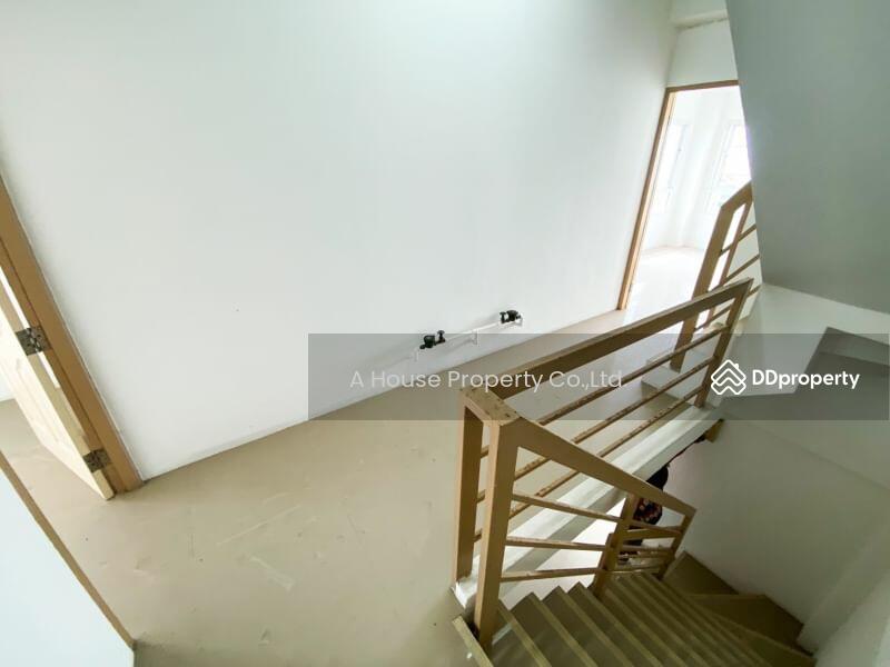 For Sale - 5-story commercial building for sale, next to the sea, Won Beach, Bang Saen, Chon Buri