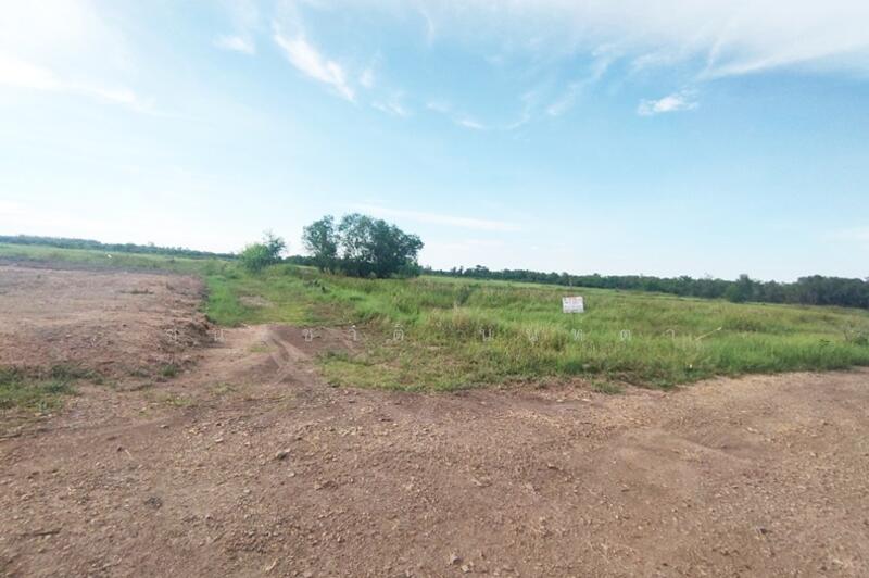 ขาย - ที่ดินเปล่า วัดโพธิ์แทน เนื้อที่ 1-1-87 ไร่ ถนนปทุมธานี-นครนายก อ.องครักษ์ จ.นครนายก, นครนายก