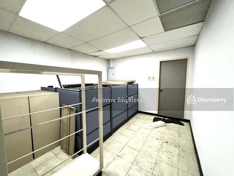 For Sale - For sale space for Office SSP Tower 1, Ekamai 63, 420sq.m. Parking space , Selling only 17.5 mb., Bangkok