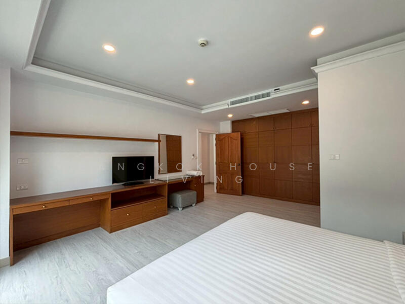 Chaidee Mansion, Bangkok, 75-7 Soi Sukhumvit 11, Khlongtoei Nua, Watthana, Bangkok, 2 Bedrooms, 200 sqm, Condo For Rent, by Bangkok House Living, 11065343 - DDproperty.com