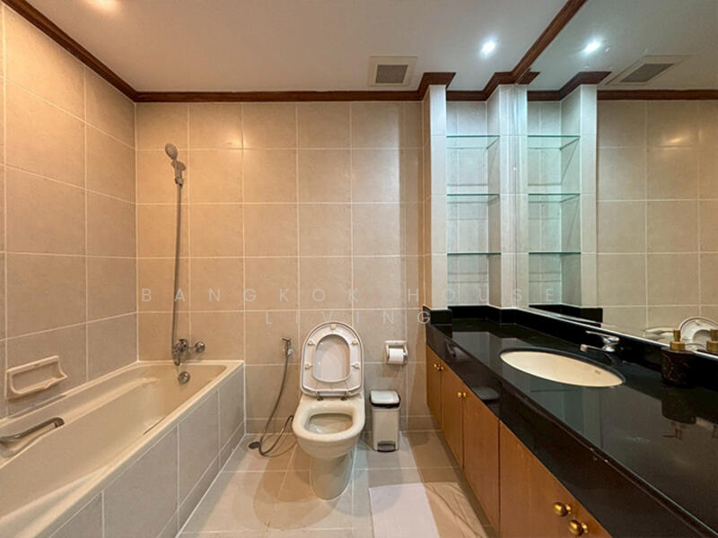 Chaidee Mansion, Bangkok, 75-7 Soi Sukhumvit 11, Khlongtoei Nua, Watthana, Bangkok, 2 Bedrooms, 200 sqm, Condo For Rent, by Bangkok House Living, 11065343 - DDproperty.com