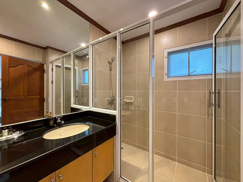 Chaidee Mansion, Bangkok, 75-7 Soi Sukhumvit 11, Khlongtoei Nua, Watthana, Bangkok, 2 Bedrooms, 200 sqm, Condo For Rent, by Bangkok House Living, 11065343 - DDproperty.com