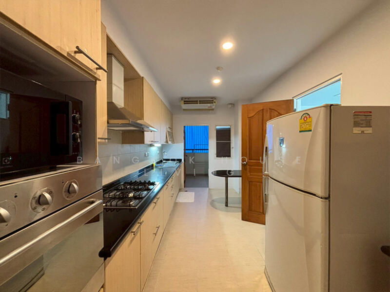 Chaidee Mansion, Bangkok, 75-7 Soi Sukhumvit 11, Khlongtoei Nua, Watthana, Bangkok, 2 Bedrooms, 200 sqm, Condo For Rent, by Bangkok House Living, 11065343 - DDproperty.com