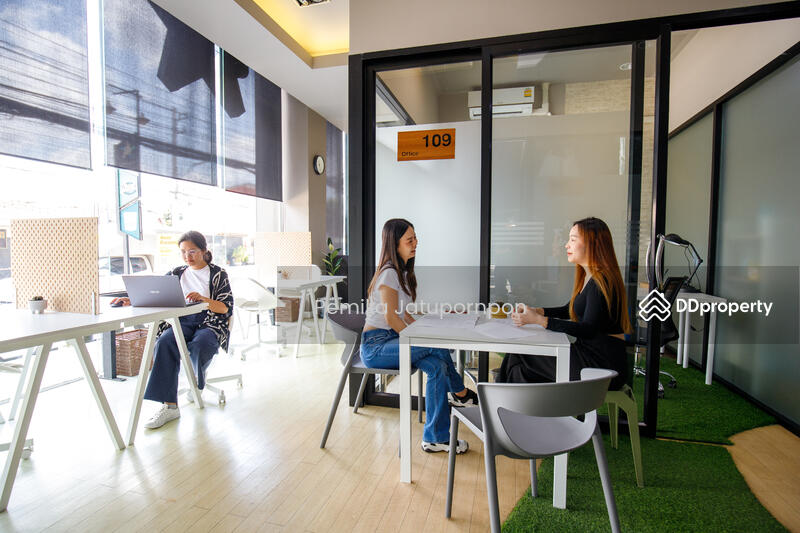 For Rent - Service office for rent free Service. We are a few minutes away from Chiangmai old city., Chiang Mai