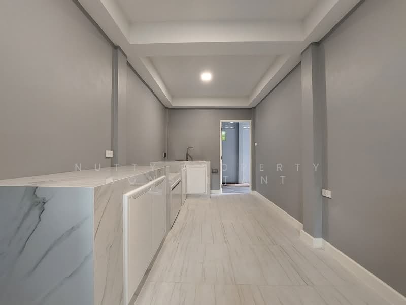Ladawan Srinakarin, Samut Prakan, Srinakarin Road, Bang Kaeo, Bang Plee, Samut Prakan, 4 Bedrooms, 500 sqm, Single Detached House For Sale, by Nutty Property Consultant, 11083320 - DDproperty.com