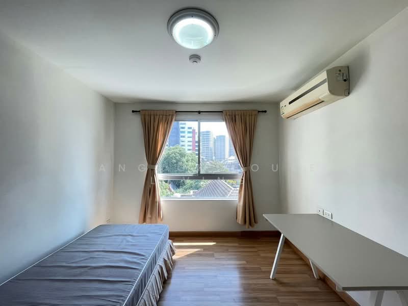 Y.O. Place, Bangkok, 223 Soi Sai Nam Thip 2, Khlong Toei, Khlong Toei, Bangkok, 3 Bedrooms, 111 sqm, Condo For Rent, by Bangkok House Living, 11084153 - DDproperty.com