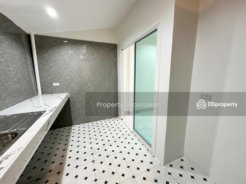 Bang Yai City, Nonthaburi, Bang Yai City Village Road, Sao Thong Hin, Bang Yai, Nonthaburi, 2 Bedrooms, 70 sqm, Townhouse For Sale, by Property Dealmaker, 11105607 - DDproperty.com