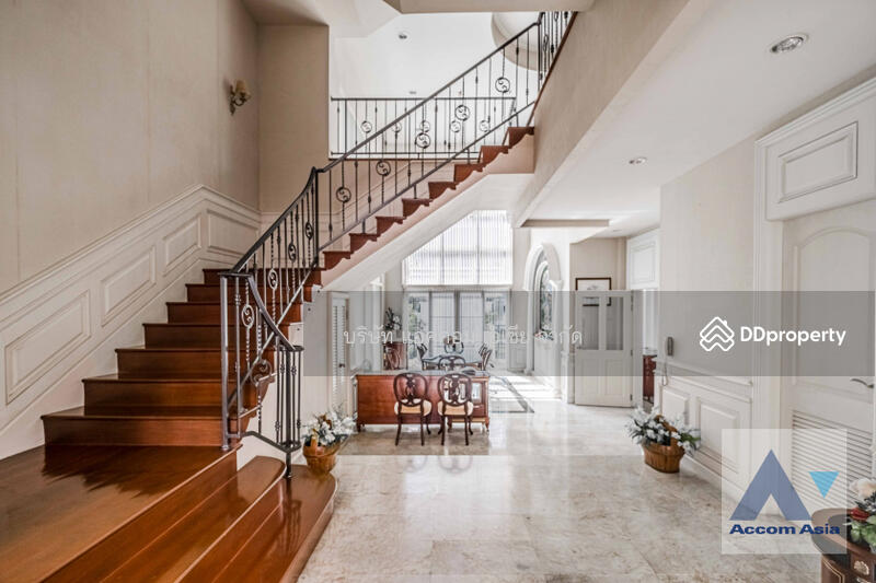 ให้เช่า - 4 Bedrooms House for Rent in Charoenkrung, Bangkok near BTS Saphan Taksin (AA33524), กรุงเทพ