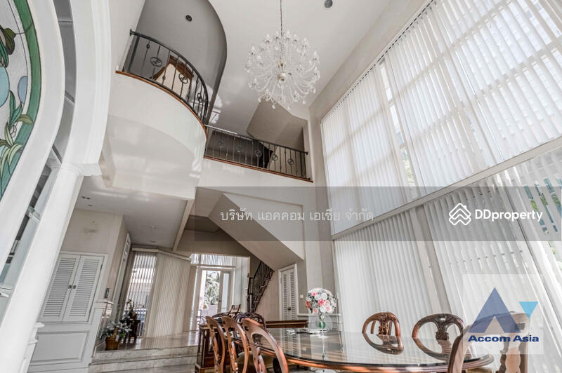 ให้เช่า - 4 Bedrooms House for Rent in Charoenkrung, Bangkok near BTS Saphan Taksin (AA33524), กรุงเทพ