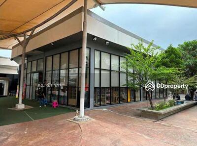 ขาย - ขาย ที่ดิน พร้อม ธุรกิจศูนย์การค้า บนที่ดิน 6 ไร่ พื้นที่สิ่งปลูกสร้าง 5,326 ตรม., กรุงเทพ