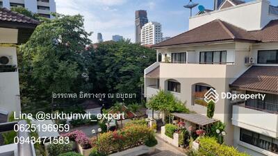 ขาย - (ขาย)บ้านทาวน์โฮม 4ชั้น มีดาดฟ้า ซอยเอกมัย ขนาดที่ดิน24 ตร.วา พื้นที่ใช้สอย 270 ตร.ม. มีสระว่ายน้่ำ, กรุงเทพ