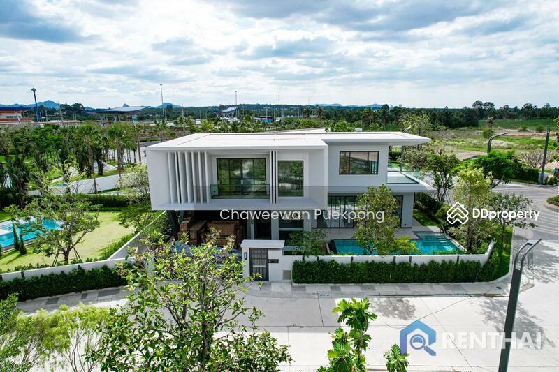 For Sale - Modern Luxury villa for sale in the biggest village in Pattaya., Chon Buri