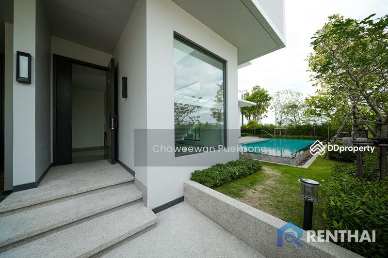 For Sale - Modern Luxury villa for sale in the biggest village in Pattaya., Chon Buri