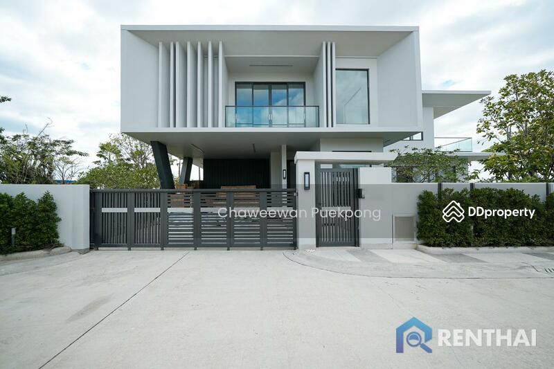 For Sale - Modern Luxury villa for sale in the biggest village in Pattaya., Chon Buri