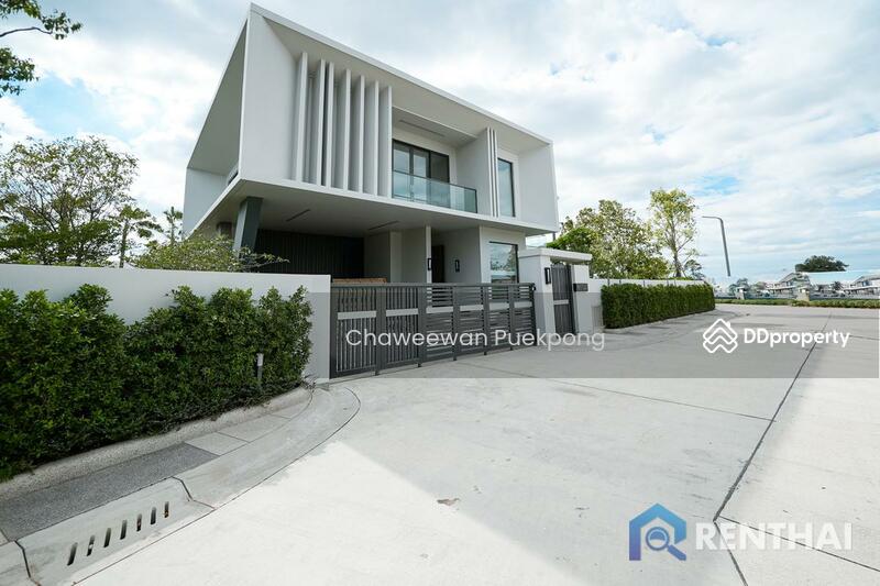 For Sale - Modern Luxury villa for sale in the biggest village in Pattaya., Chon Buri