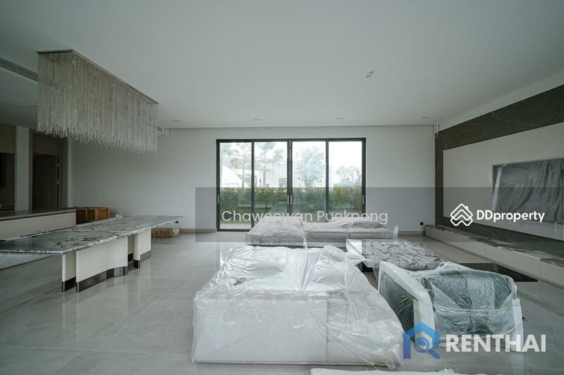 For Sale - Modern Luxury villa for sale in the biggest village in Pattaya., Chon Buri