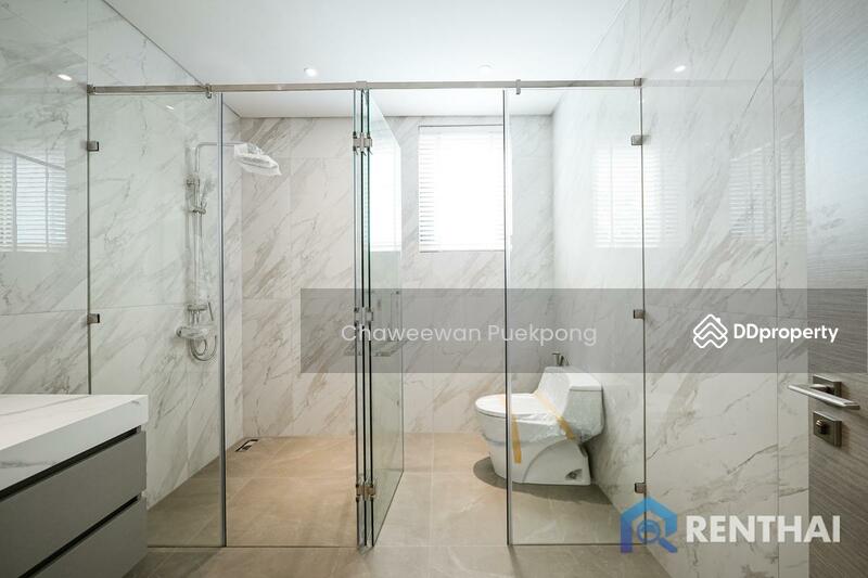 For Sale - Modern Luxury villa for sale in the biggest village in Pattaya., Chon Buri