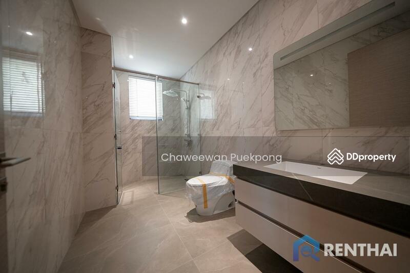 For Sale - Modern Luxury villa for sale in the biggest village in Pattaya., Chon Buri