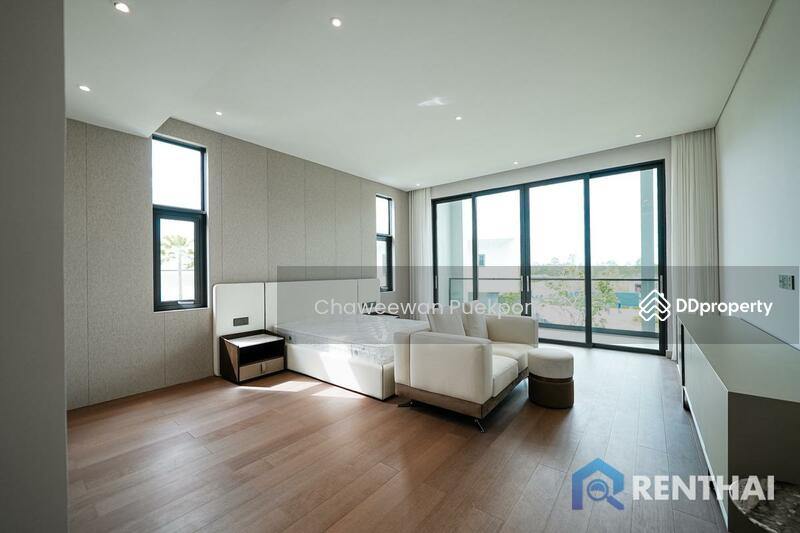 For Sale - Modern Luxury villa for sale in the biggest village in Pattaya., Chon Buri