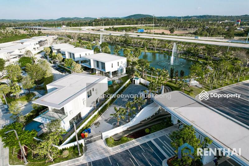 For Sale - Modern Luxury villa for sale in the biggest village in Pattaya., Chon Buri