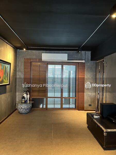 ให้เช่า - Townhouse For Rent Modern Loft Style Ekamai 12 | Pet Friendly, กรุงเทพ
