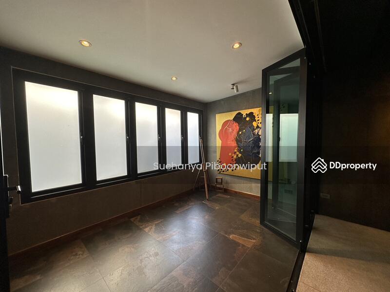 ให้เช่า - Townhouse For Rent Modern Loft Style Ekamai 12 | Pet Friendly, กรุงเทพ