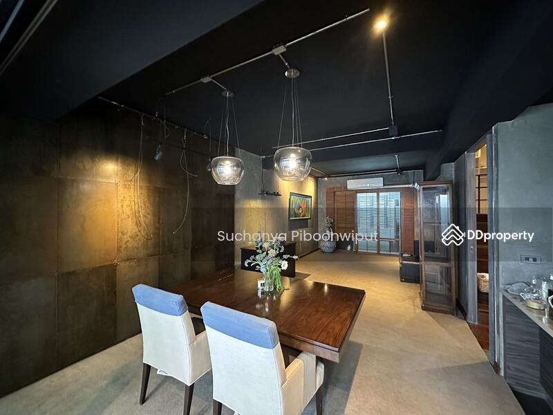 ให้เช่า - Townhouse For Rent Modern Loft Style Ekamai 12 | Pet Friendly, กรุงเทพ