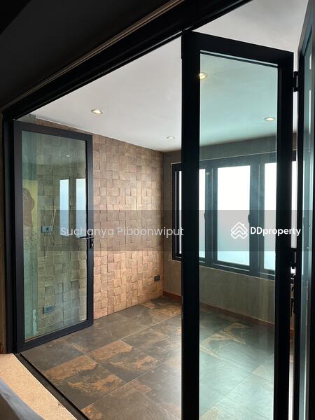 ให้เช่า - Townhouse For Rent Modern Loft Style Ekamai 12 | Pet Friendly, กรุงเทพ
