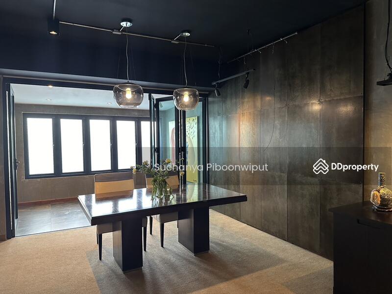 ให้เช่า - Townhouse For Rent Modern Loft Style Ekamai 12 | Pet Friendly, กรุงเทพ
