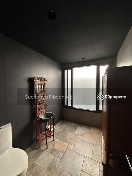 ให้เช่า - Townhouse For Rent Modern Loft Style Ekamai 12 | Pet Friendly, กรุงเทพ
