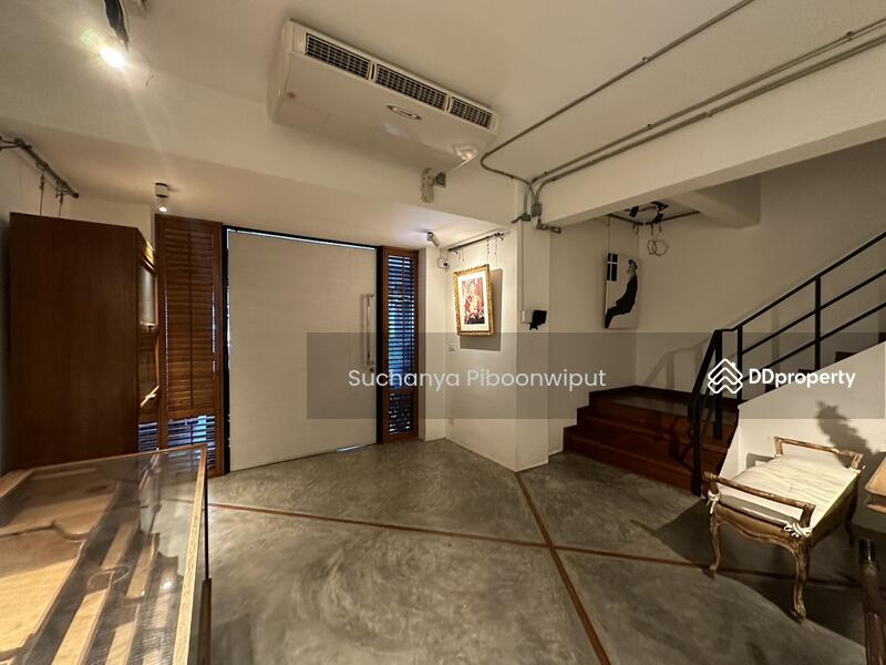 ให้เช่า - Townhouse For Rent Modern Loft Style Ekamai 12 | Pet Friendly, กรุงเทพ
