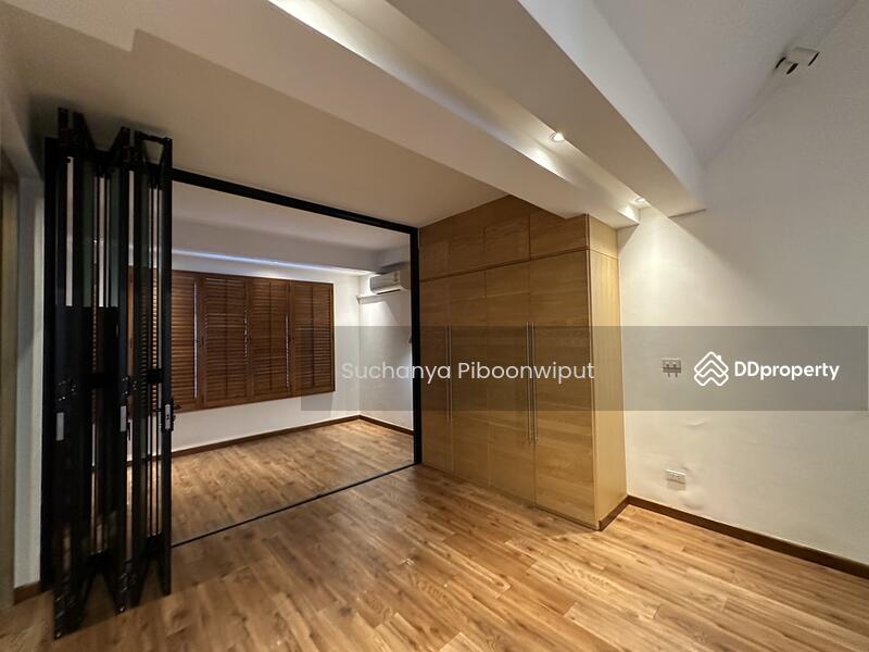 ให้เช่า - Townhouse For Rent Modern Loft Style Ekamai 12 | Pet Friendly, กรุงเทพ