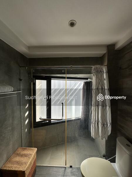 ให้เช่า - Townhouse For Rent Modern Loft Style Ekamai 12 | Pet Friendly, กรุงเทพ