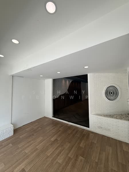 Townhouse For Rent Ekamai 12 Open Shop | Showroom | Cafe | Nail Salon, กรุงเทพ, Ekamai 12, คลองตันเหนือ, วัฒนา, กรุงเทพ, 200 ตร.ม., ทาวน์เฮ้าส์ ให้เช่า, โดย Suchanya Piboonwiput, 11136245 - DDproperty.com