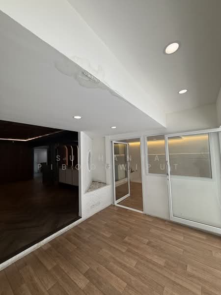 Townhouse For Rent Ekamai 12 Open Shop | Showroom | Cafe | Nail Salon, กรุงเทพ, Ekamai 12, คลองตันเหนือ, วัฒนา, กรุงเทพ, 200 ตร.ม., ทาวน์เฮ้าส์ ให้เช่า, โดย Suchanya Piboonwiput, 11136245 - DDproperty.com