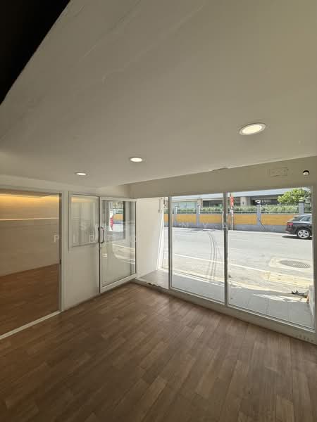 Townhouse For Rent Ekamai 12 Open Shop | Showroom | Cafe | Nail Salon, Bangkok, Ekamai 12, Khlong Tan Nua, Watthana, Bangkok, 2 Bedrooms, 200 sqm, Townhouse For Rent, by Suchanya Piboonwiput, 11136245 - DDproperty.com