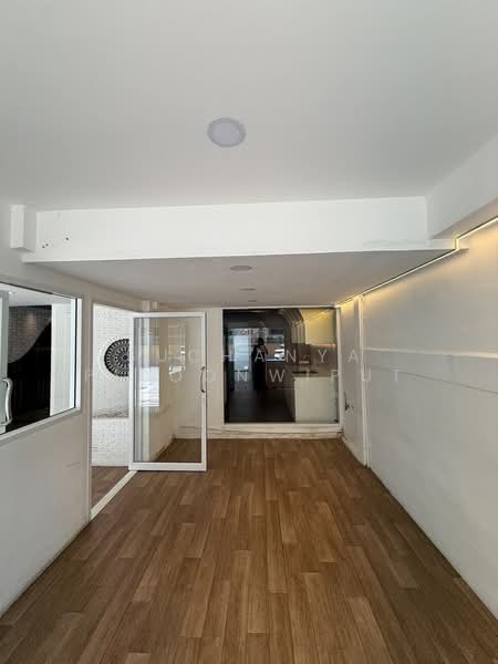 Townhouse For Rent Ekamai 12 Open Shop | Showroom | Cafe | Nail Salon, กรุงเทพ, Ekamai 12, คลองตันเหนือ, วัฒนา, กรุงเทพ, 200 ตร.ม., ทาวน์เฮ้าส์ ให้เช่า, โดย Suchanya Piboonwiput, 11136245 - DDproperty.com
