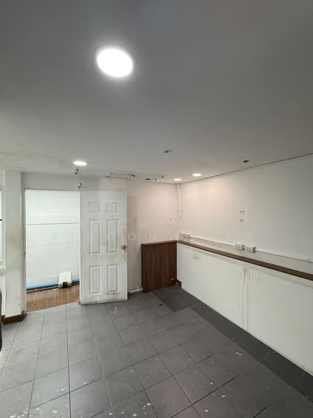 Townhouse For Rent Ekamai 12 Open Shop | Showroom | Cafe | Nail Salon, กรุงเทพ, Ekamai 12, คลองตันเหนือ, วัฒนา, กรุงเทพ, 200 ตร.ม., ทาวน์เฮ้าส์ ให้เช่า, โดย Suchanya Piboonwiput, 11136245 - DDproperty.com