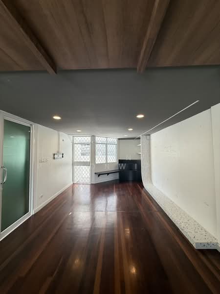 Townhouse For Rent Ekamai 12 Open Shop | Showroom | Cafe | Nail Salon, Bangkok, Ekamai 12, Khlong Tan Nua, Watthana, Bangkok, 2 Bedrooms, 200 sqm, Townhouse For Rent, by Suchanya Piboonwiput, 11136245 - DDproperty.com