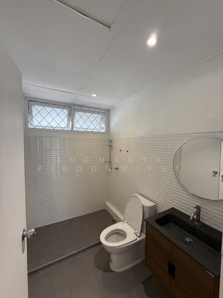 Townhouse For Rent Ekamai 12 Open Shop | Showroom | Cafe | Nail Salon, Bangkok, Ekamai 12, Khlong Tan Nua, Watthana, Bangkok, 2 Bedrooms, 200 sqm, Townhouse For Rent, by Suchanya Piboonwiput, 11136245 - DDproperty.com