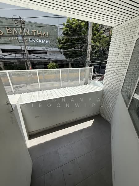 Townhouse For Rent Ekamai 12 Open Shop | Showroom | Cafe | Nail Salon, กรุงเทพ, Ekamai 12, คลองตันเหนือ, วัฒนา, กรุงเทพ, 200 ตร.ม., ทาวน์เฮ้าส์ ให้เช่า, โดย Suchanya Piboonwiput, 11136245 - DDproperty.com