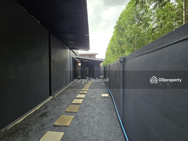For Sale - Product storage showroom with land, Bangkok