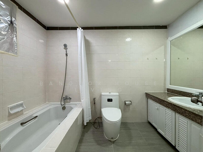 Mitr Mansion, Bangkok, 27 Soi Sukhumvit 31, Khlongtoei Nua, Watthana, Bangkok, 2 Bedrooms, 145 sqm, Condo For Rent, by Bangkok House Living, 11149441 - DDproperty.com